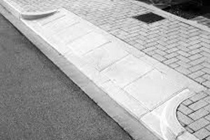 Installare il cartello di passo carrabile